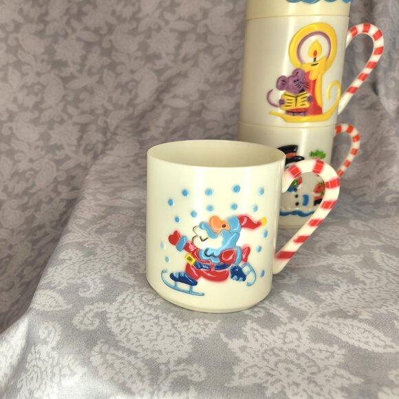 4 vintage 1985 Sterling House plastic 3" Christmas mugs w box, yellowed - Picture 7 of 14